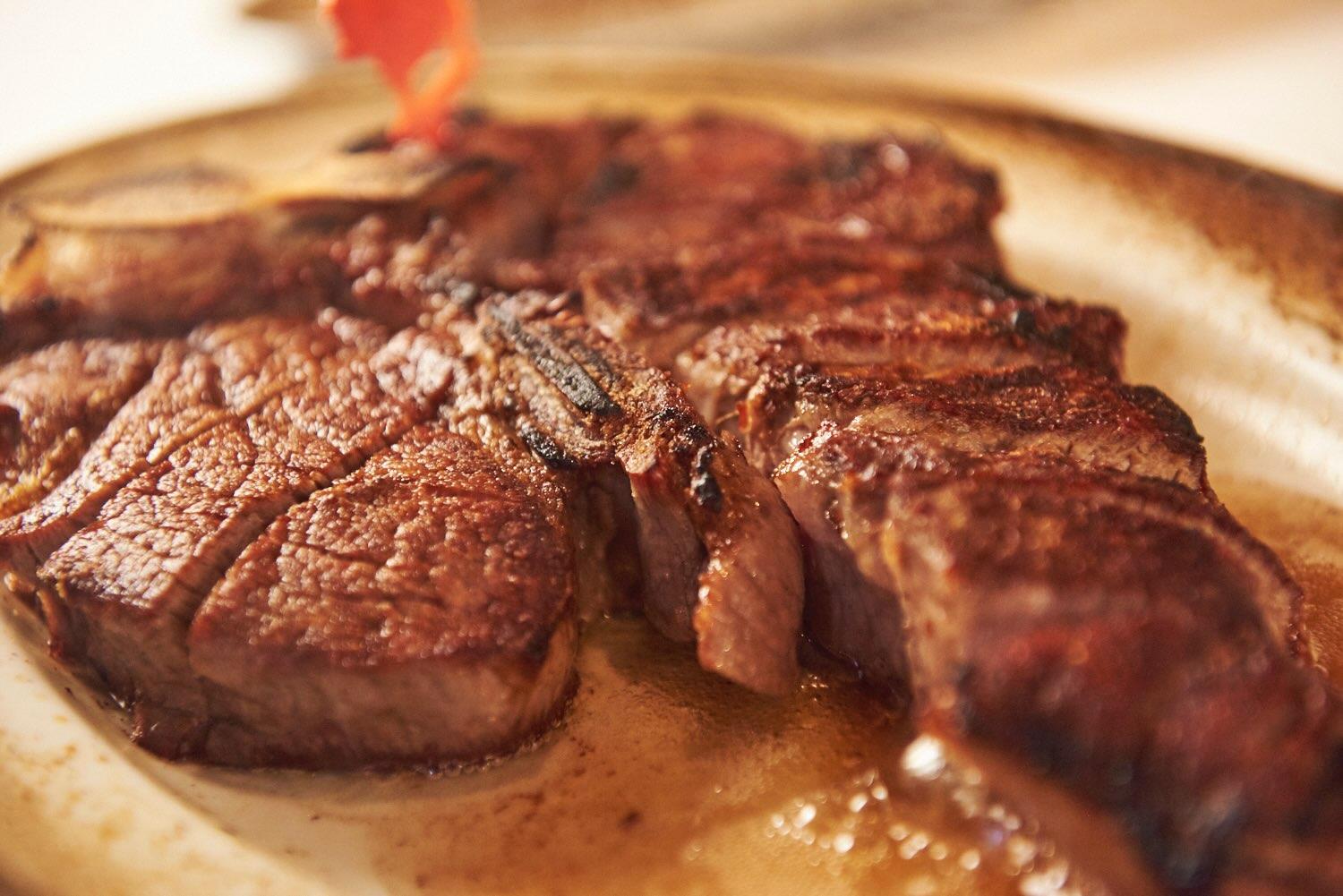 一人ひとりの好みに寄り添い、理想の焼き加減でご提供するステーキ。