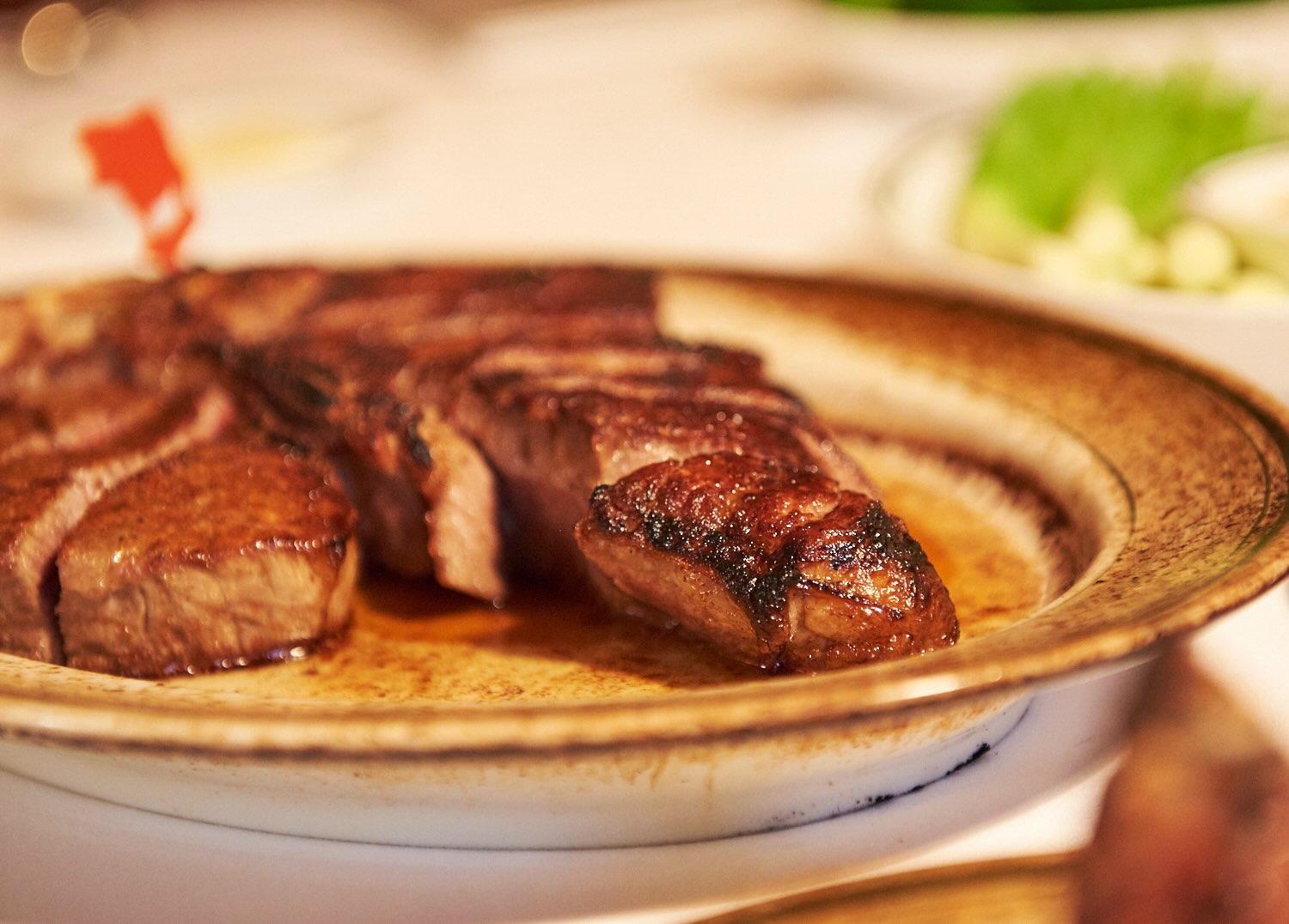 お好みの焼き加減に合わせて、一枚一枚丁寧に焼き上げます。